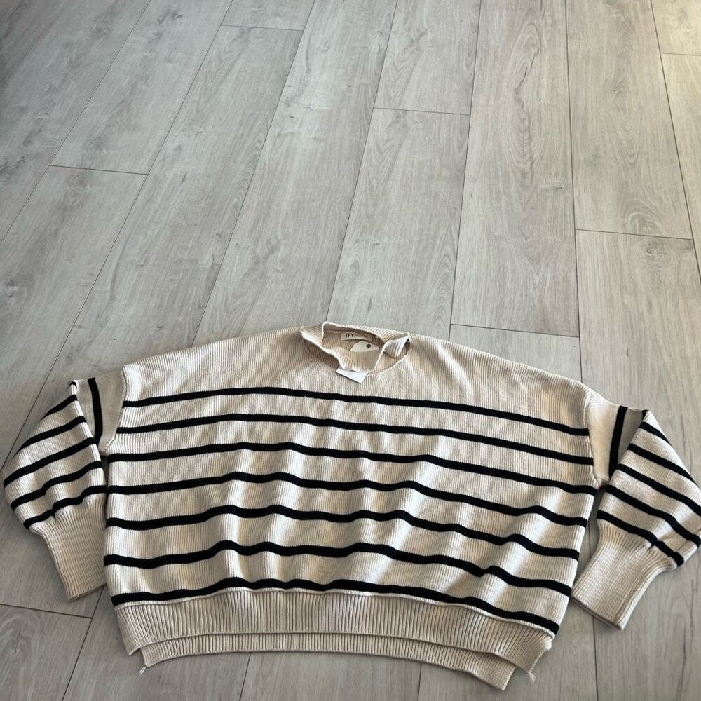 TFY Collection women’s sweater size Xl